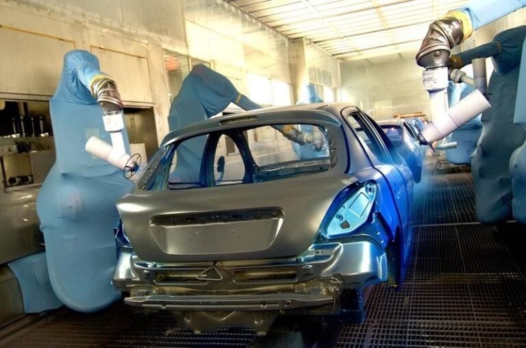 Installation de housse de protection pour robot industriel