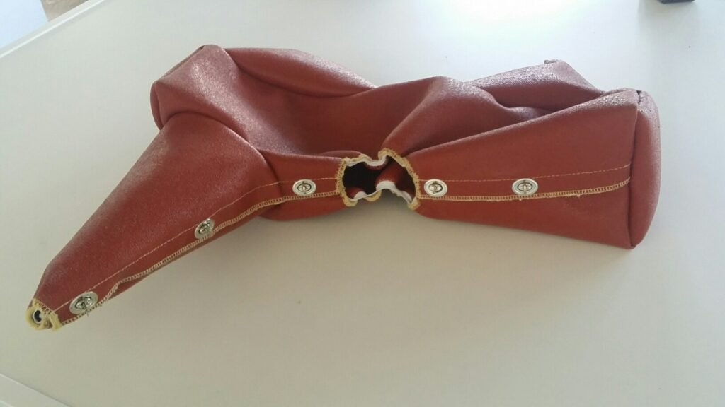 Détail de housse de protection en cuir